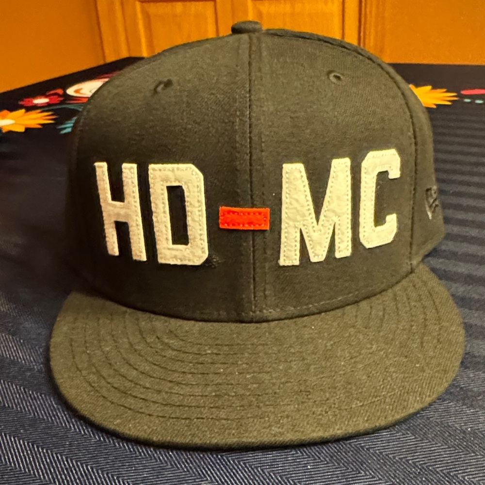 Harley Davidson HD-MC Black fitted Cap.  Size 7 3/4.